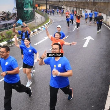 Runner Photo 7937673