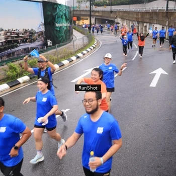 Runner Photo 7937675