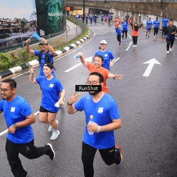 Runner Photo 7937676