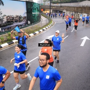 Runner Photo 7937678
