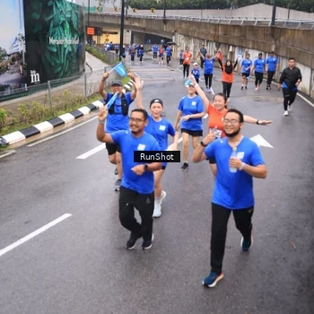 Runner Photo 7937693