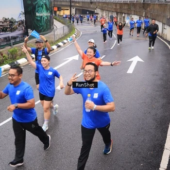 Runner Photo 7937699