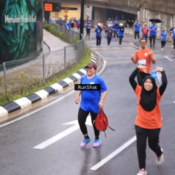 Runner Photo 7937711
