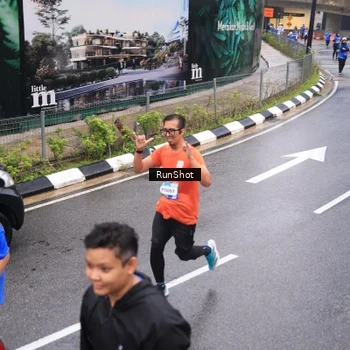 Runner Photo 7937748