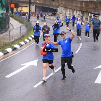 Runner Photo 7937816
