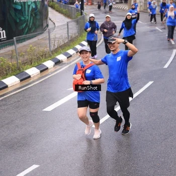 Runner Photo 7937819