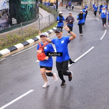 Runner Photo 7937824