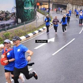 Runner Photo 7937831
