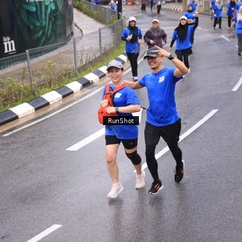 Runner Photo 7937840