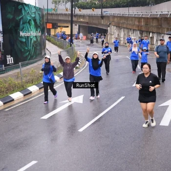 Runner Photo 7937843