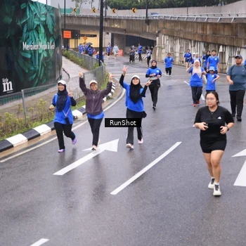 Runner Photo 7937846