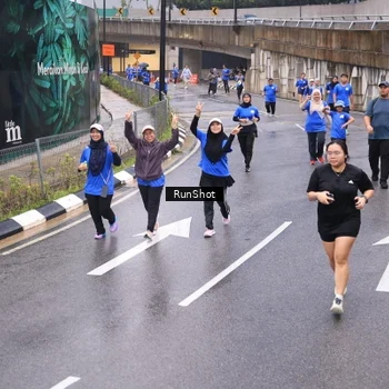 Runner Photo 7937847