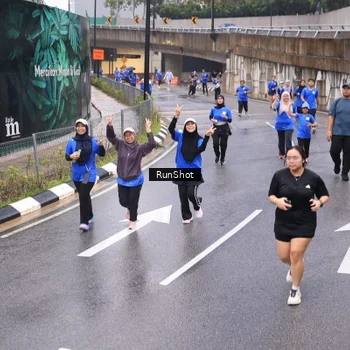 Runner Photo 7937848