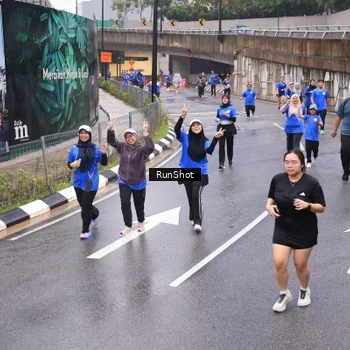 Runner Photo 7937852