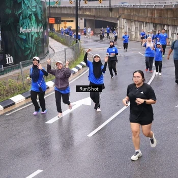 Runner Photo 7937856