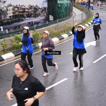 Runner Photo 7937874