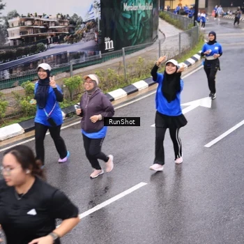 Runner Photo 7937876
