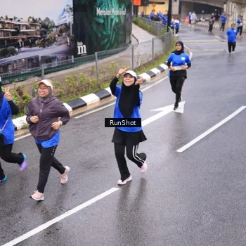 Runner Photo 7937881