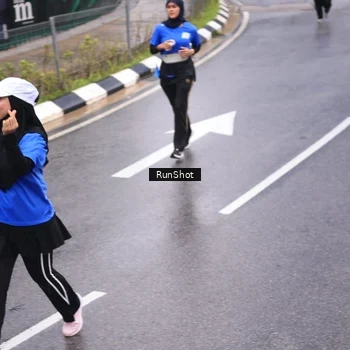 Runner Photo 7937900