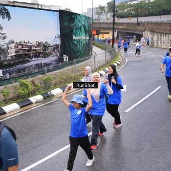 Runner Photo 7937944