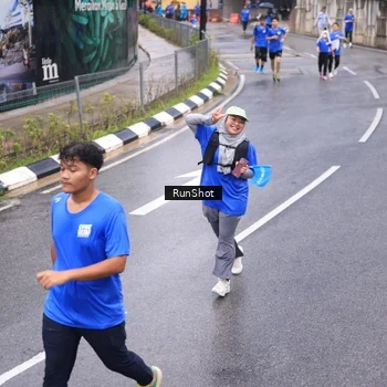 Runner Photo 7937981