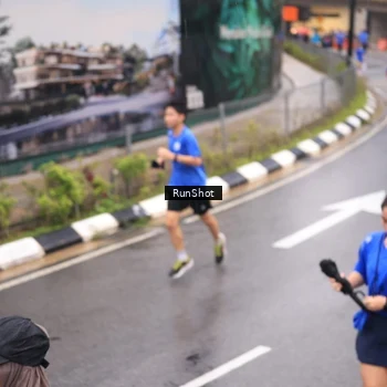 Runner Photo 7938009