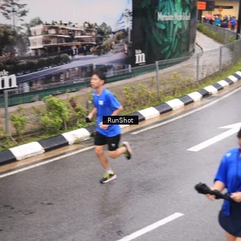Runner Photo 7938018