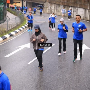 Runner Photo 7938023