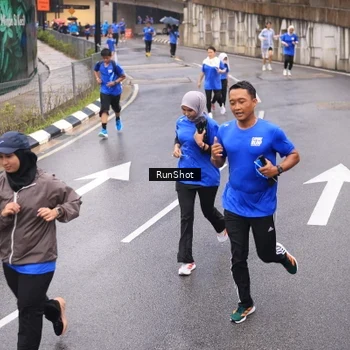 Runner Photo 7938032