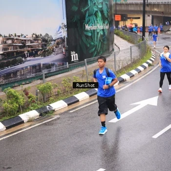 Runner Photo 7938053