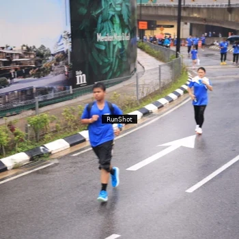Runner Photo 7938054