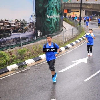 Runner Photo 7938057