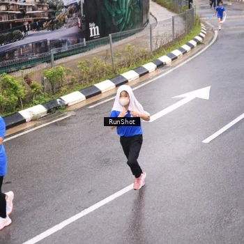 Runner Photo 7938105