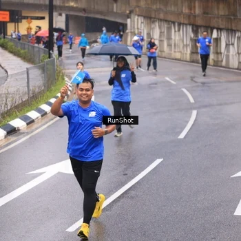 Runner Photo 7938159