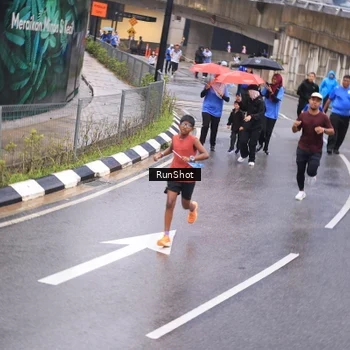 Runner Photo 7938256