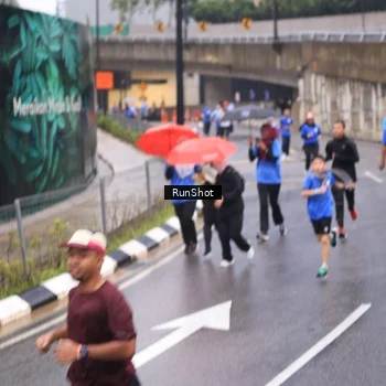 Runner Photo 7938281