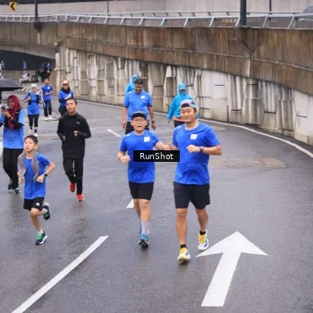 Runner Photo 7938287