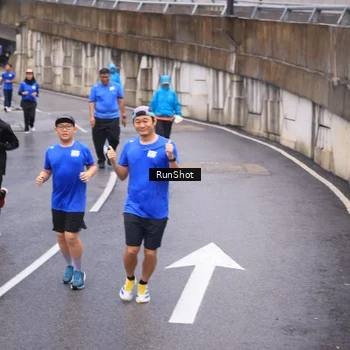 Runner Photo 7938296