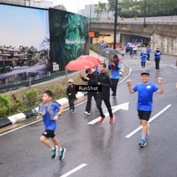 Runner Photo 7938300