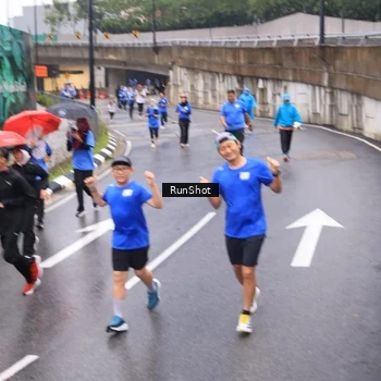 Runner Photo 7938302