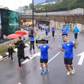 Runner Photo 7938304