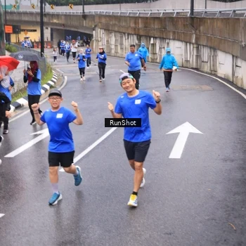 Runner Photo 7938308