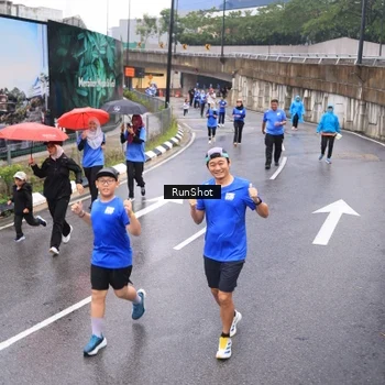 Runner Photo 7938315