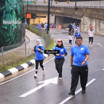 Runner Photo 7938351