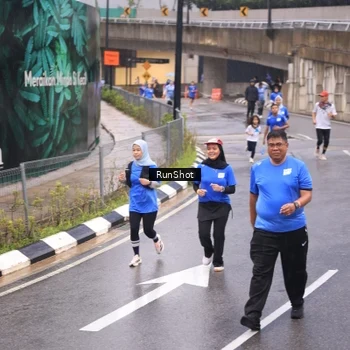 Runner Photo 7938353
