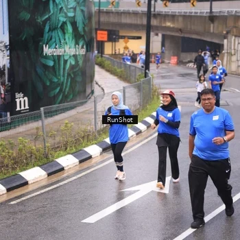 Runner Photo 7938354