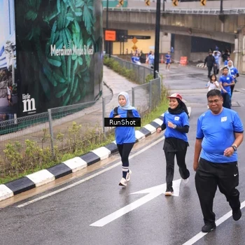 Runner Photo 7938355