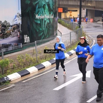 Runner Photo 7938359