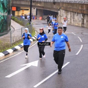 Runner Photo 7938360