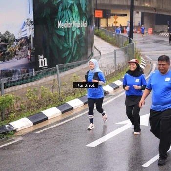 Runner Photo 7938361